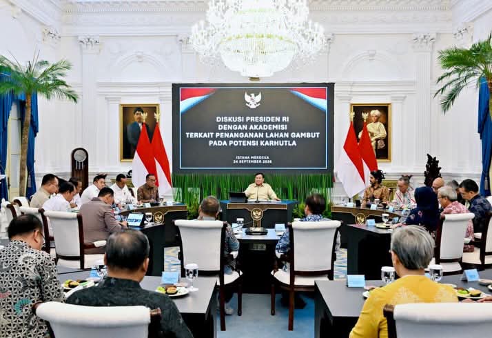 Diskusi di Istana Merdeka, Presiden Prabowo dan Para Akademisi Bahas Pengelolaan Gambut hingga Pencegahan Karhutla
